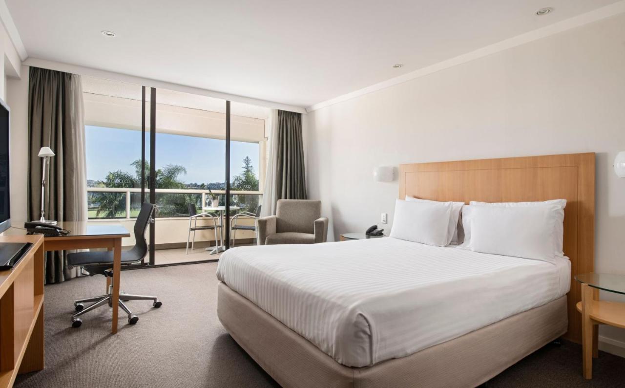 Crowne Plaza Perth By Ihg Hotel Exterior photo