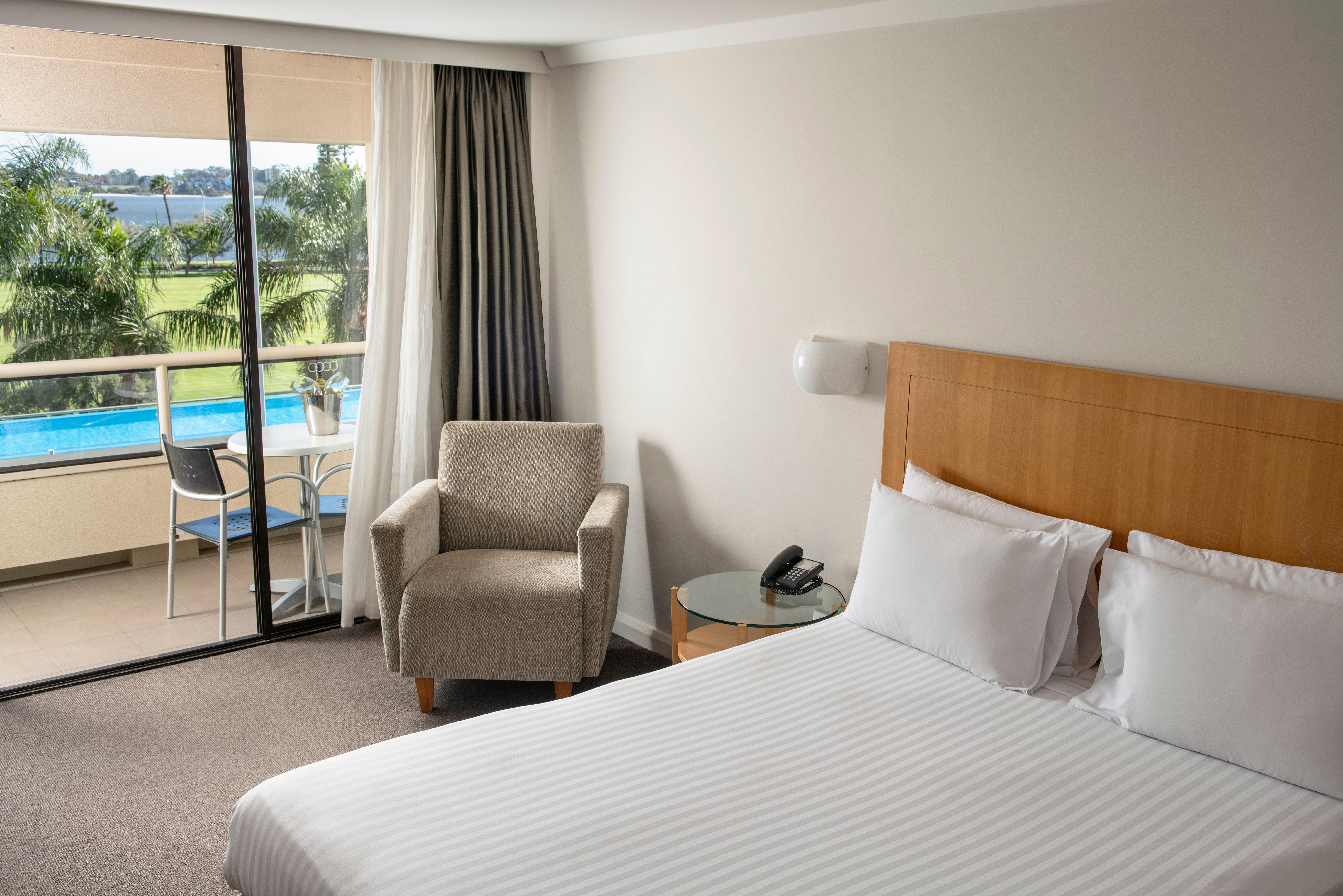 Crowne Plaza Perth By Ihg Hotel Exterior photo